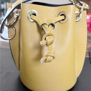 Genuine leather - Borse In Pella, made in Italy. 
Bucket Bag